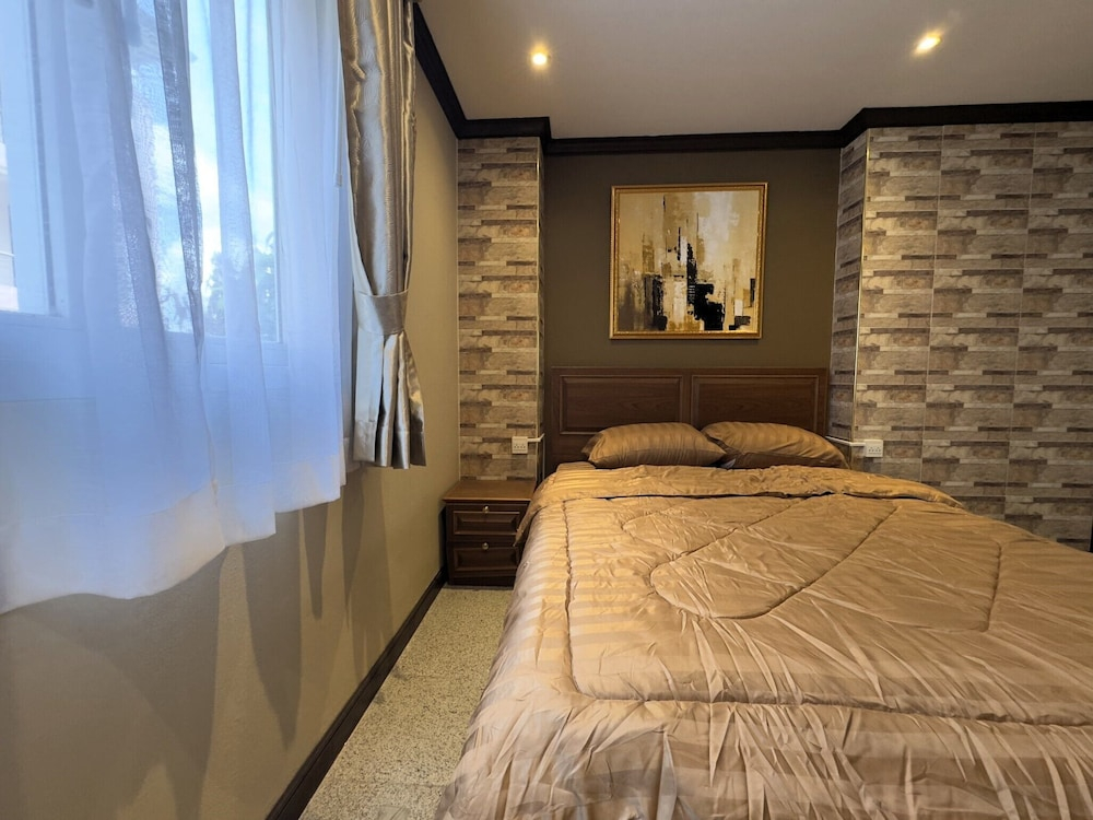 Spacious 2BR Corner Condo - Garden View Balcony - Royal Hill Resort