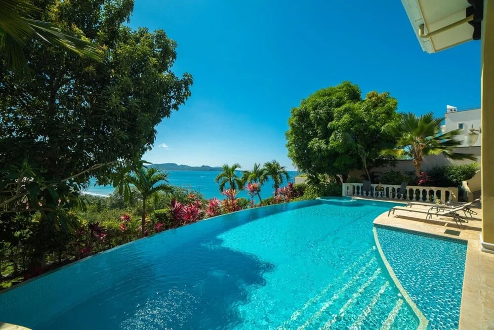 Villa Bougainvillea - Playa Flamingo - 3 Bedroom