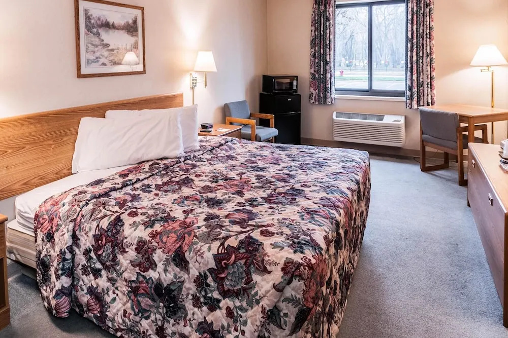 Riverview Inn & Suites