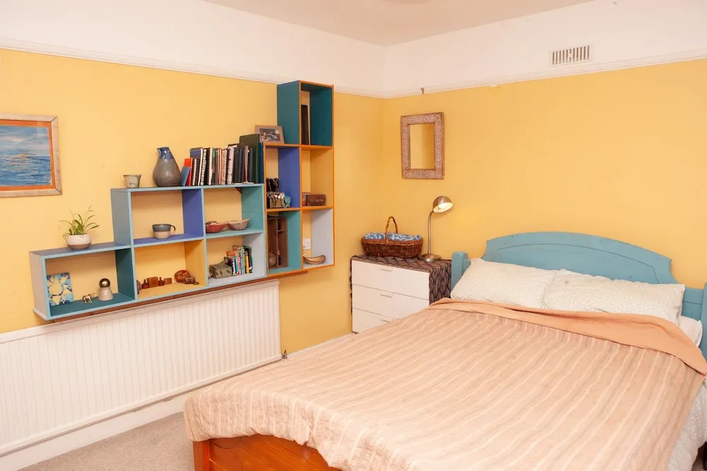 Spacious 2 Bedroom House With Country Feel