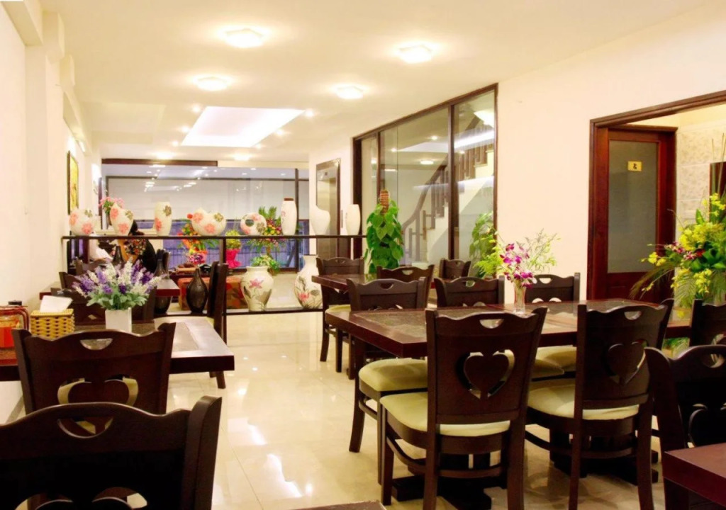 Happy Hotel
