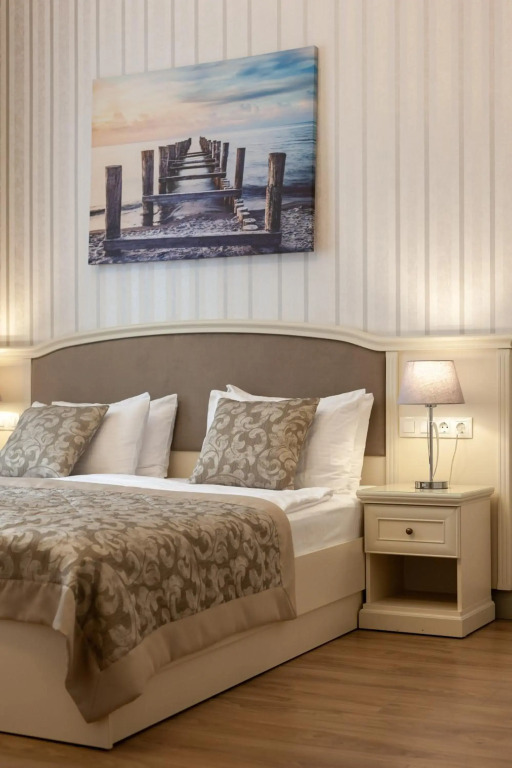 Royal mini-apart hotel on Rynok Square