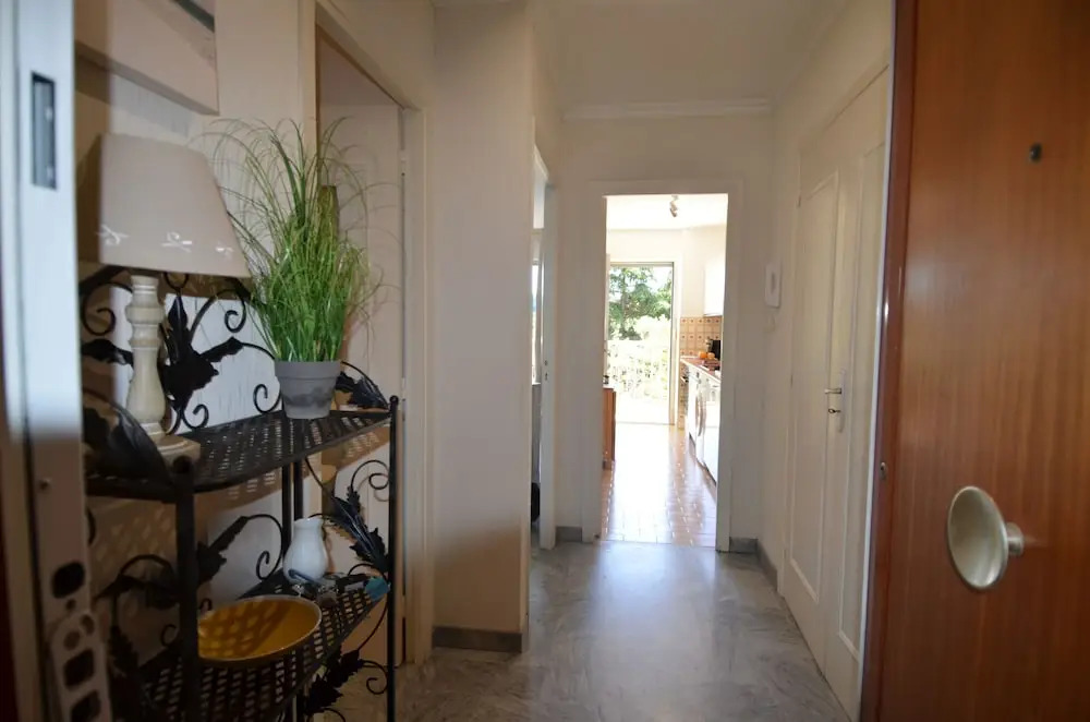 Large studio 4 persons with balcony Valrose district in Nice