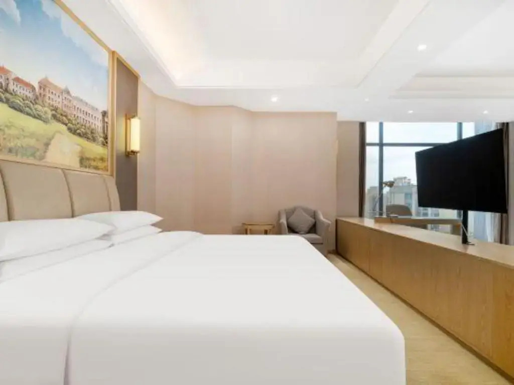 Vienna International Hotel (Chengdu Happy Valley, Dongzikou Metro Station)