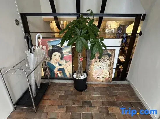 Yokohama Chinatown 3 min walk / Motomachi & Nihon-Odori Station 5 min walk / Cabin-style rooms