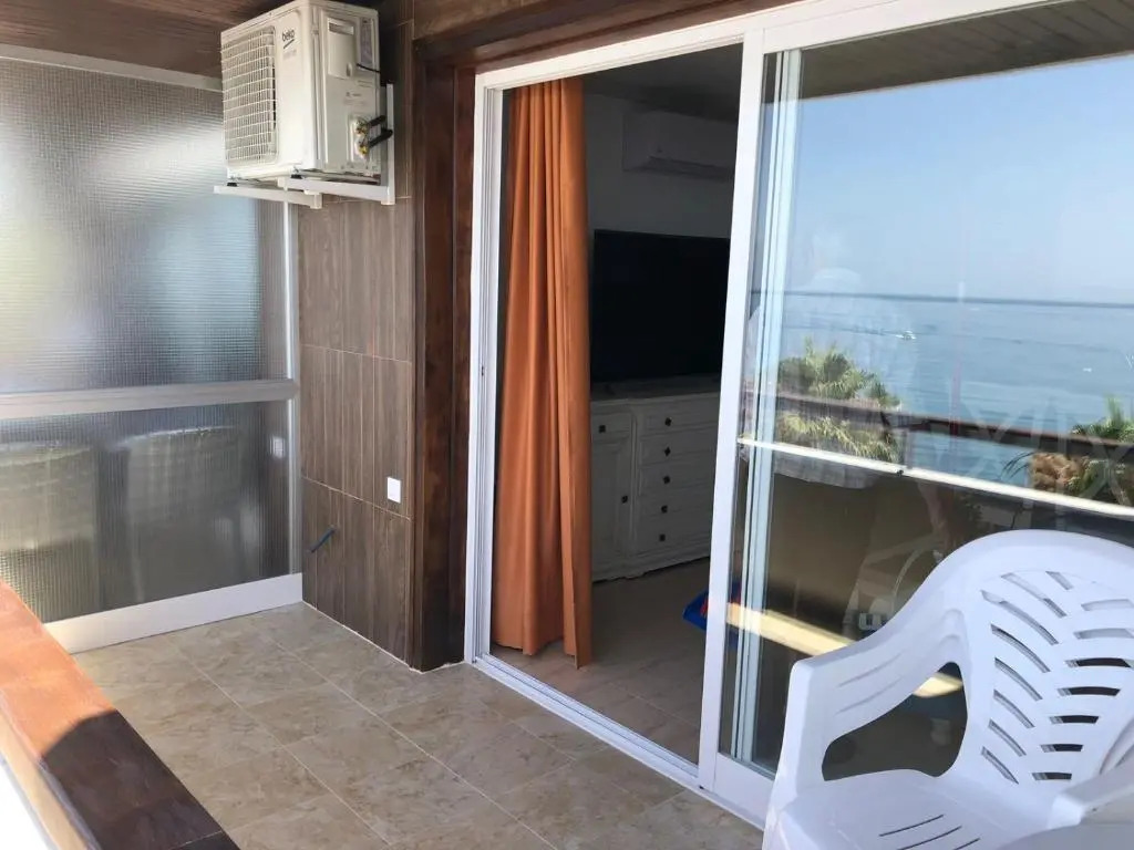 Apartamento 4-2, Edificio Eden Roc I