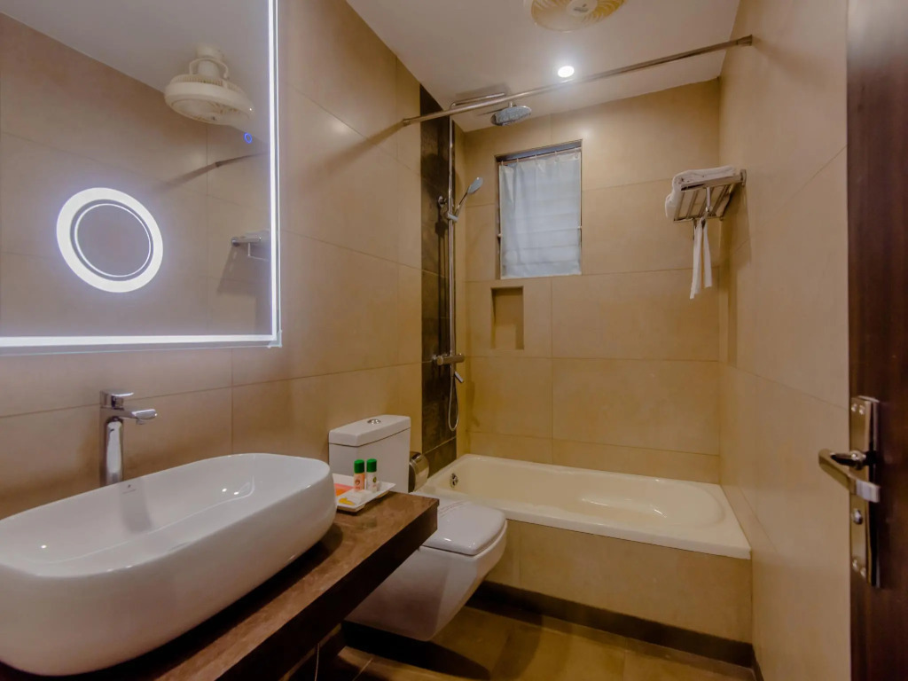 OYO Flagship 15439 Colaba