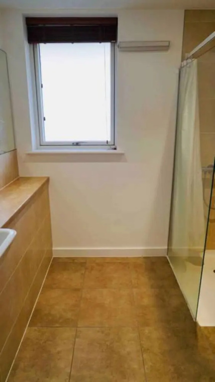 Modern 1 Bedroom Apartment in Central Location