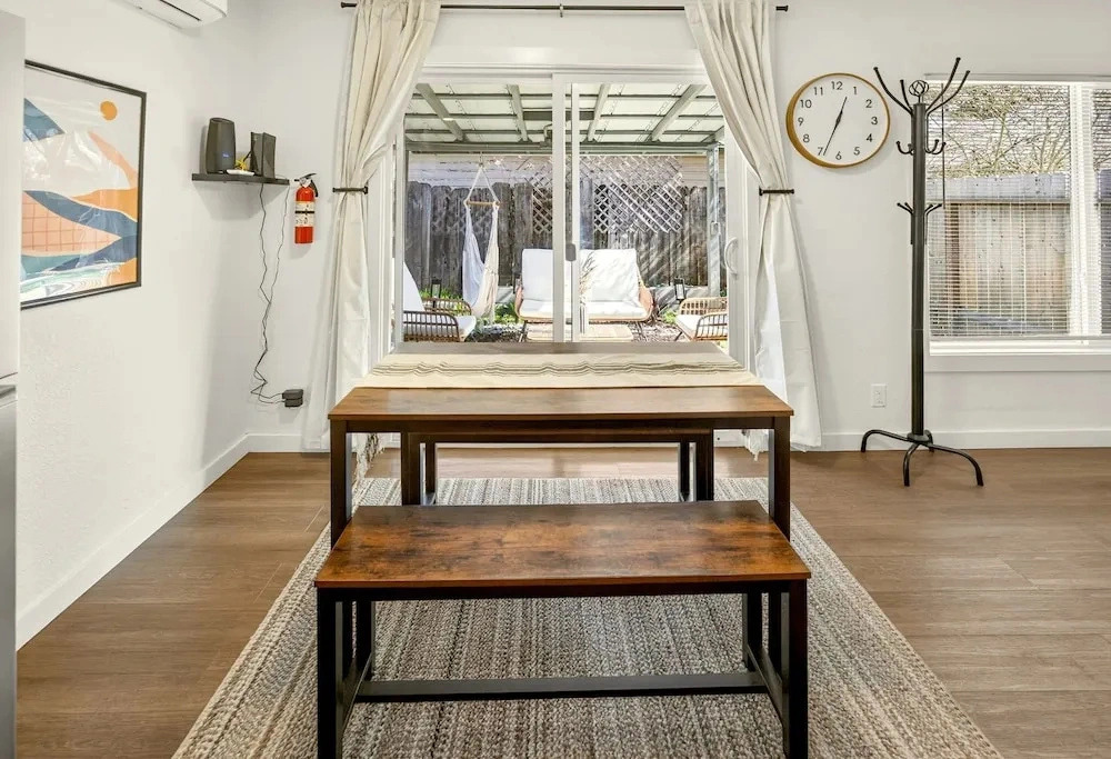 Basecamp GP- Private Unit in Quiet Duplex Near Downtown