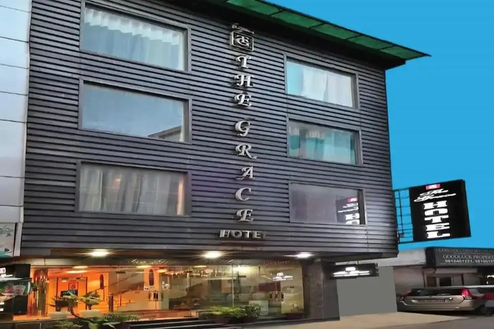 Hotel The INFINTY NEAR DELHI AIRPORT Breakfast,Dinner Include