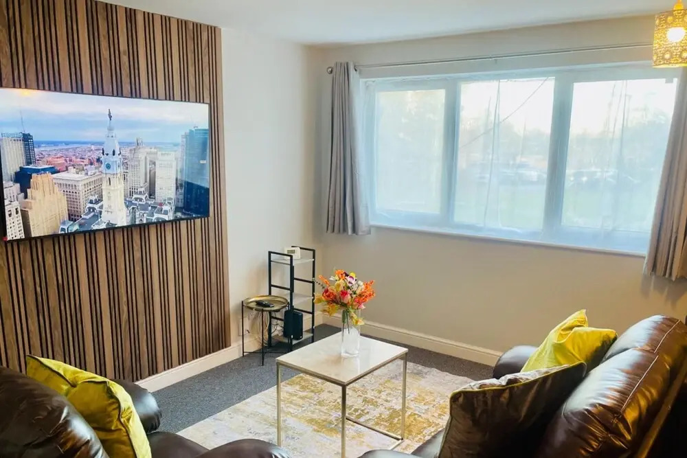 Corby- Split Level Apartment With 3 Bedrooms