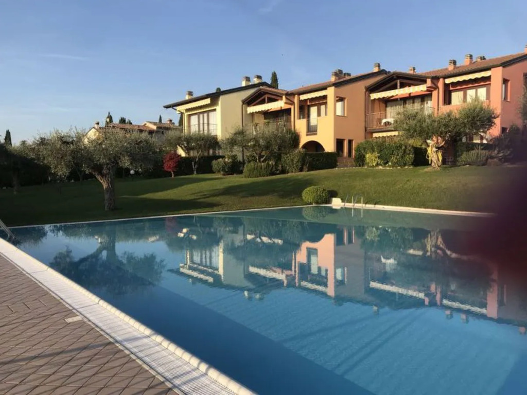 THE VILLAGE MIRó (LAZ240)