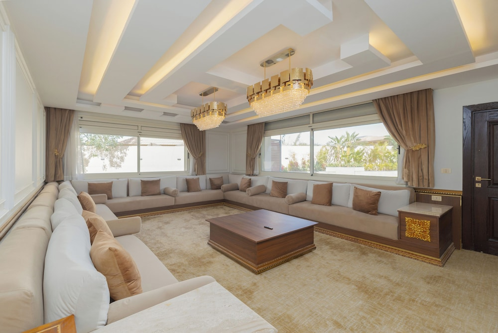 ALSAWAH Majestic 6BR Residence & Oasis