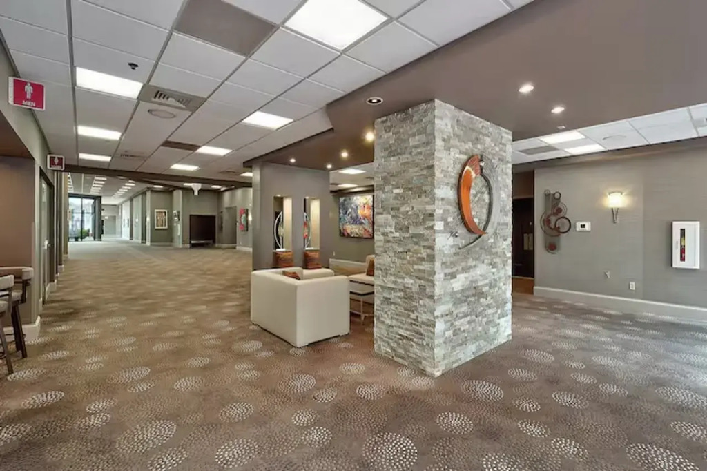 DoubleTree by Hilton Bloomington