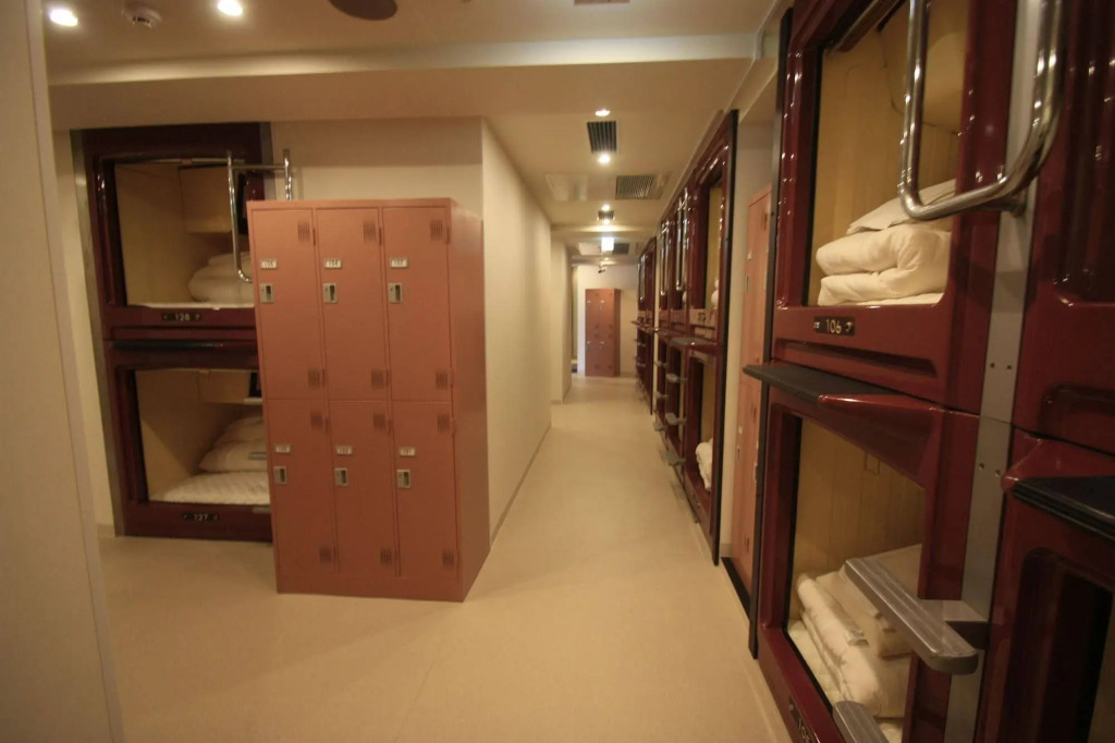Oak Hostel Cabin
