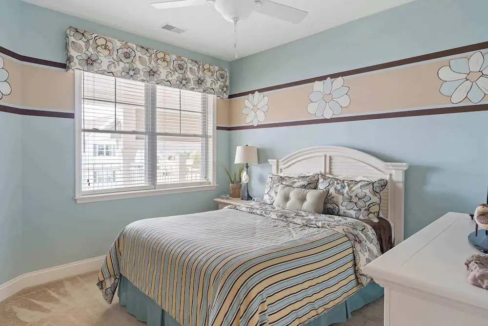 Grande at Canal Retreat Great Area in Rehoboth!