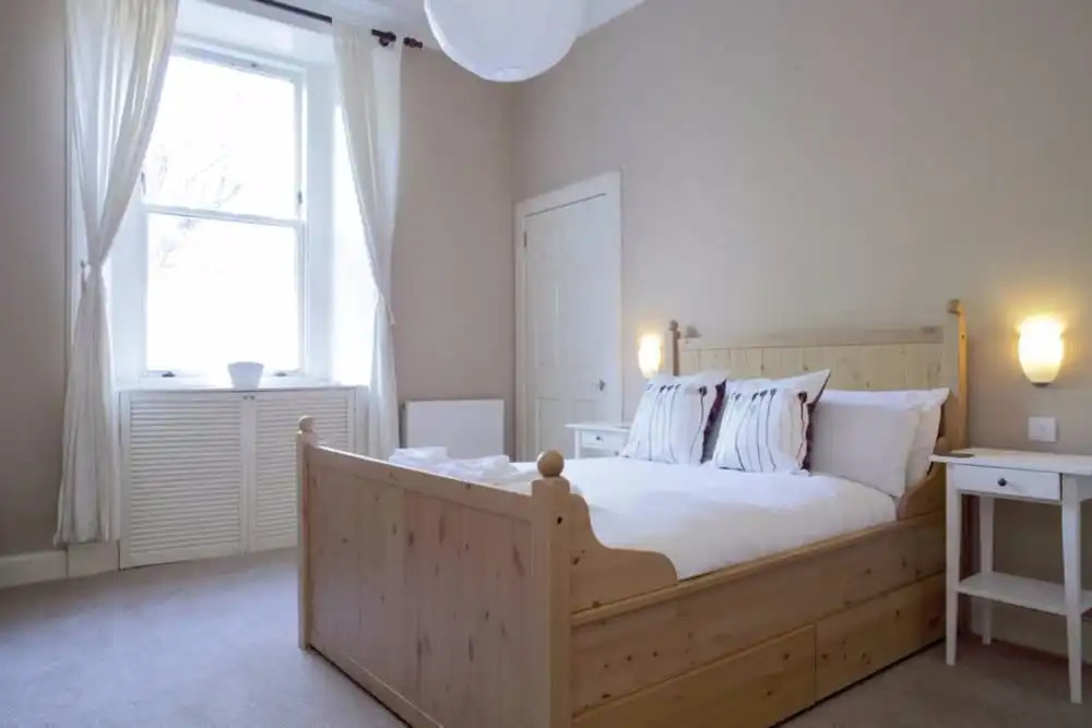 2 Bedroom Apartment With Free Parking