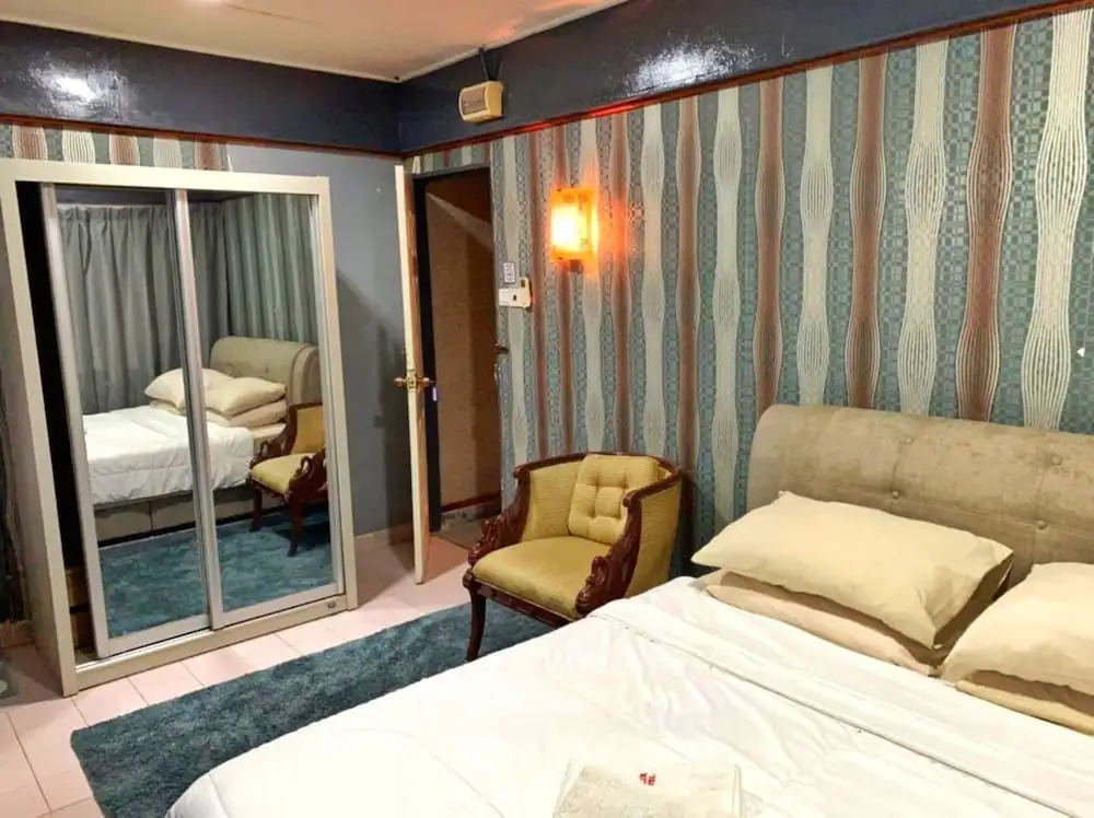 OYO 90455 Zz Hotel