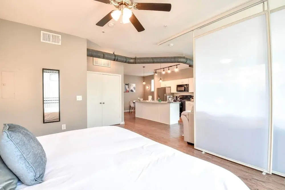 Plano Beautiful Studio Apartment