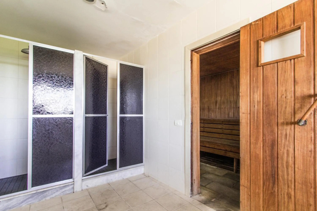 Ocean Blue Moderno com Vista Espetacular ao lado do Leblon na frente da Escola Stella Maris Garagem Internet Veloz 2 Smart TVs Piscina Sauna