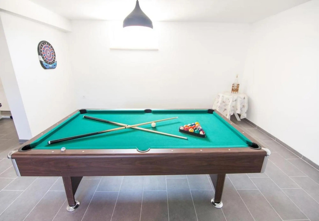 JoNa - with pool - H(8)