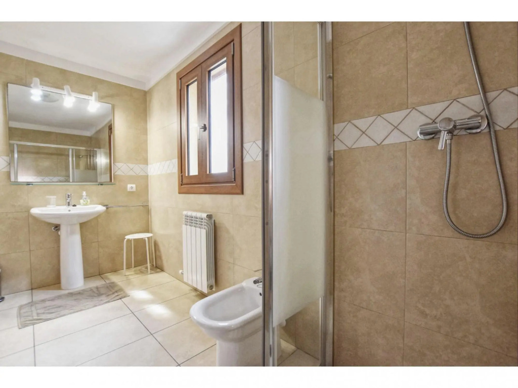 Stunning country house with pool and panoramic views for 10 people