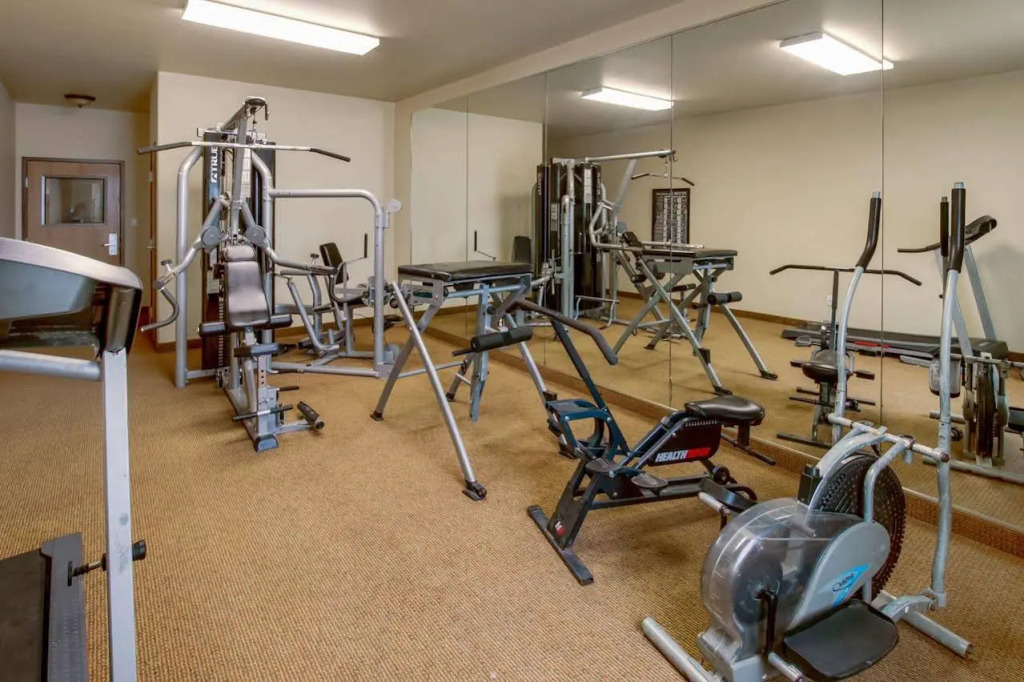 Econo Lodge Inn & Suites Bridgeport