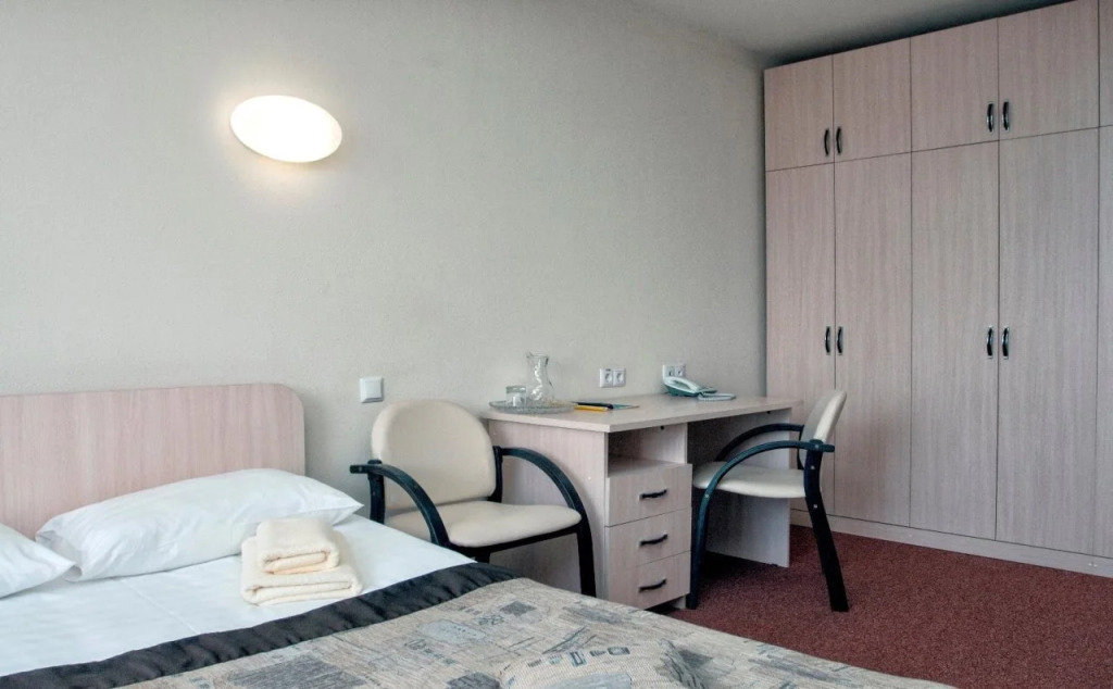 Halt Time Hotel