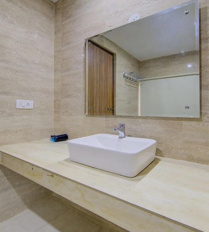 The Hosteller Delhi, International Airport