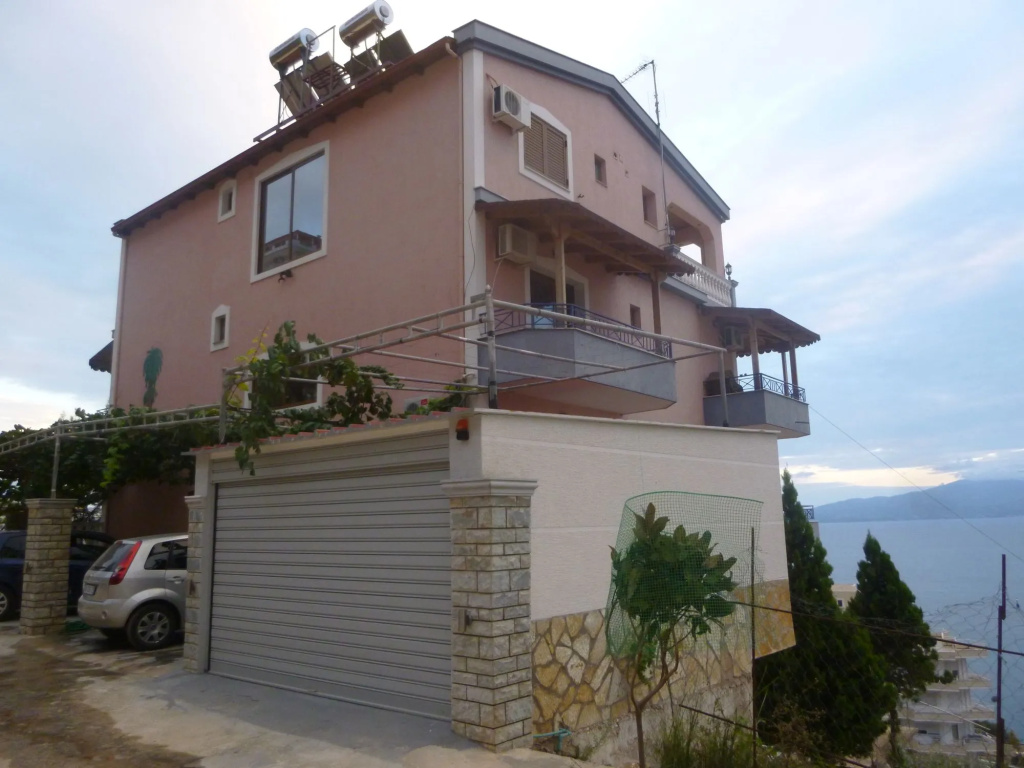 Villa Crystal