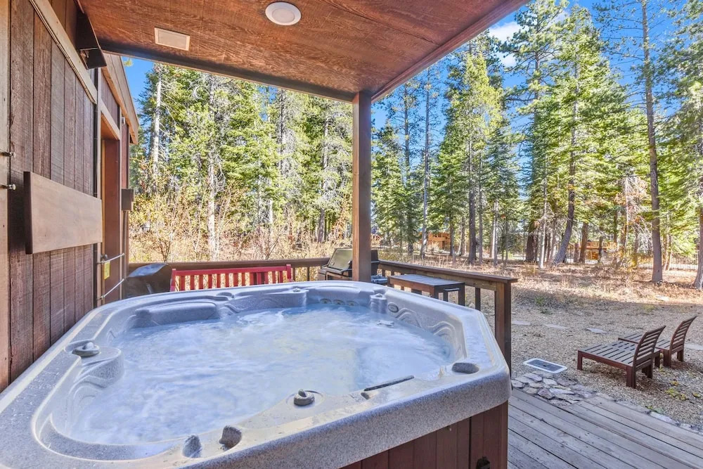 New Listing! Sugar Bear Lodge W/ Hot Tub 4 Bedroom Home