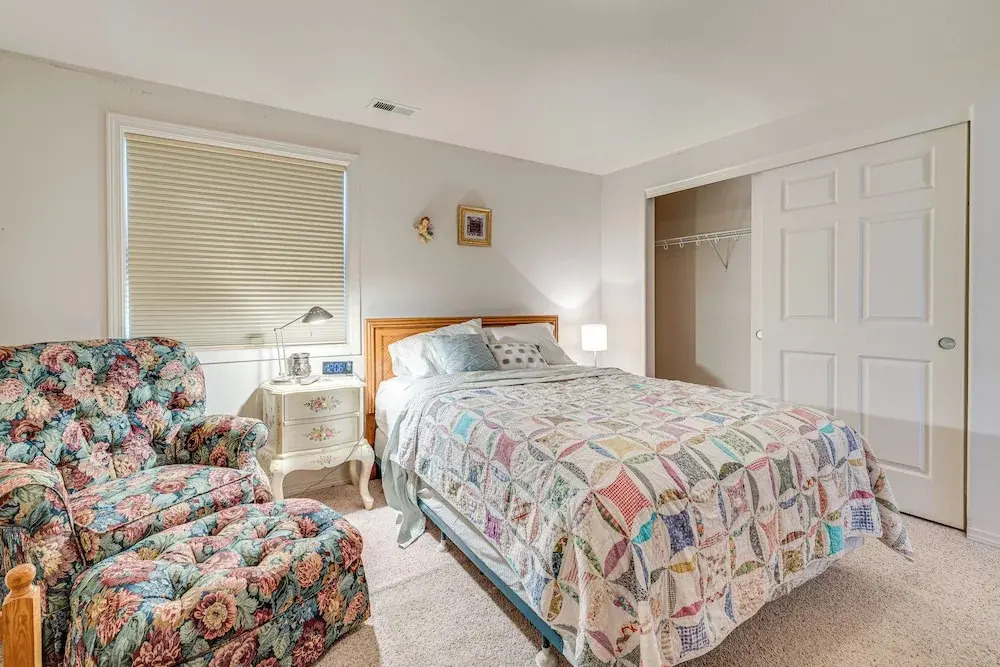 1 Mi to Moses Lake: Home w/ Private Yard & Hot Tub