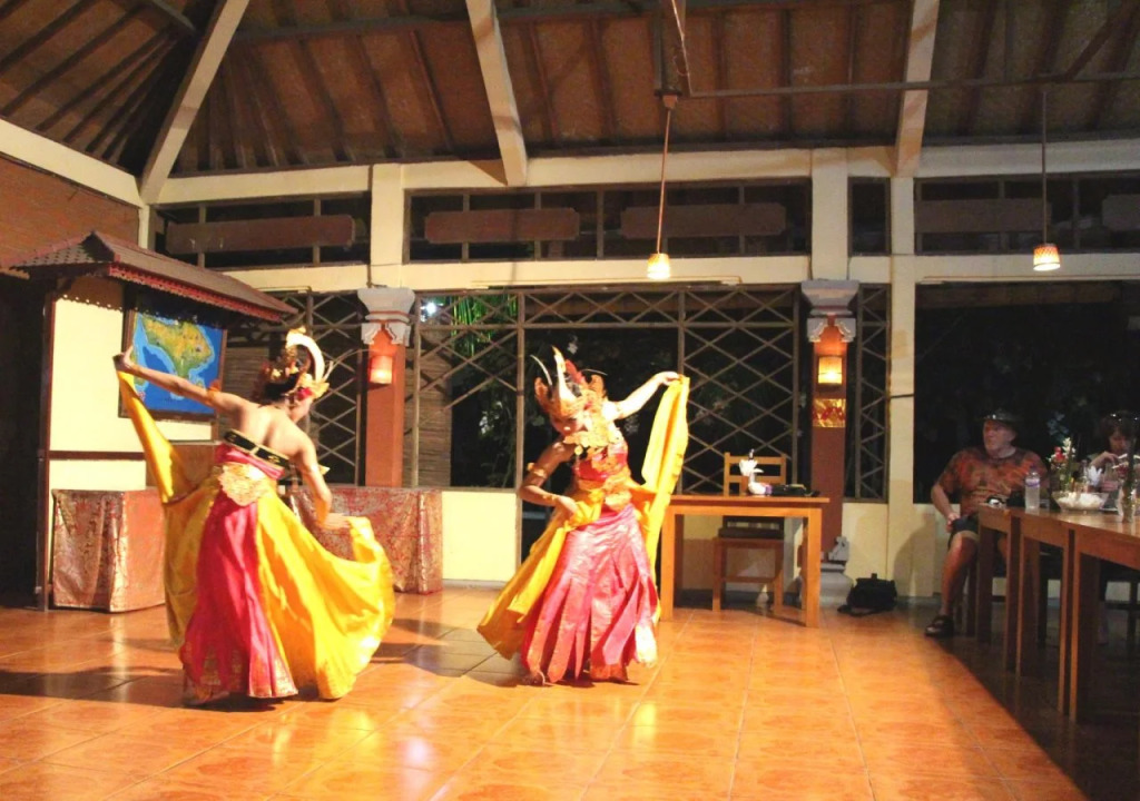 Lovina Beach Hotel