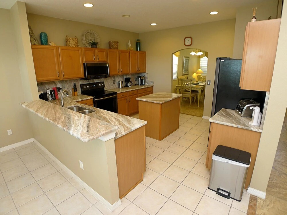 5 BED Pool Home ON Golf Course