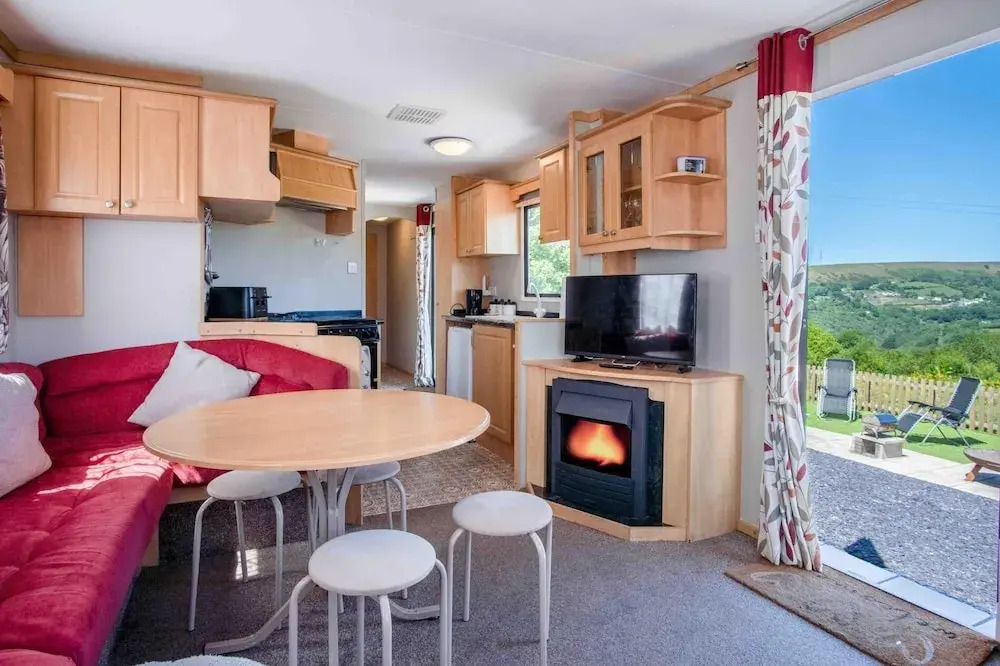 Hopkins Retreat - 3 Bedroom Caravan - Hot Tub
