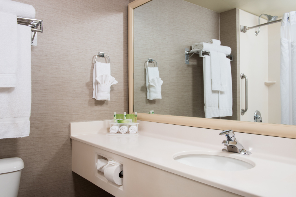 Holiday Inn Express Hotels & Suites Burlington by IHG