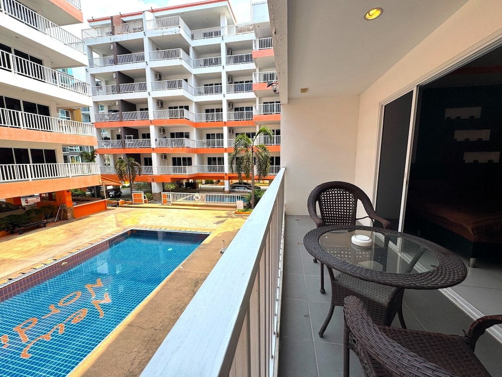Pool-view Studio With Balcony - New Nordic VIP 4, Pratumnak