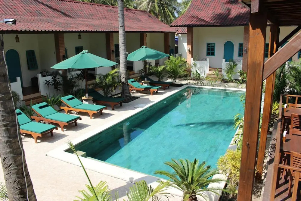 White Coconut Resort