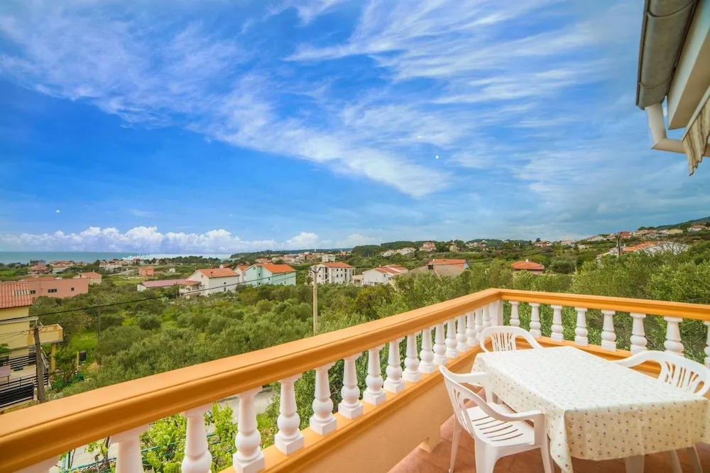 Apartments Javoran 3108