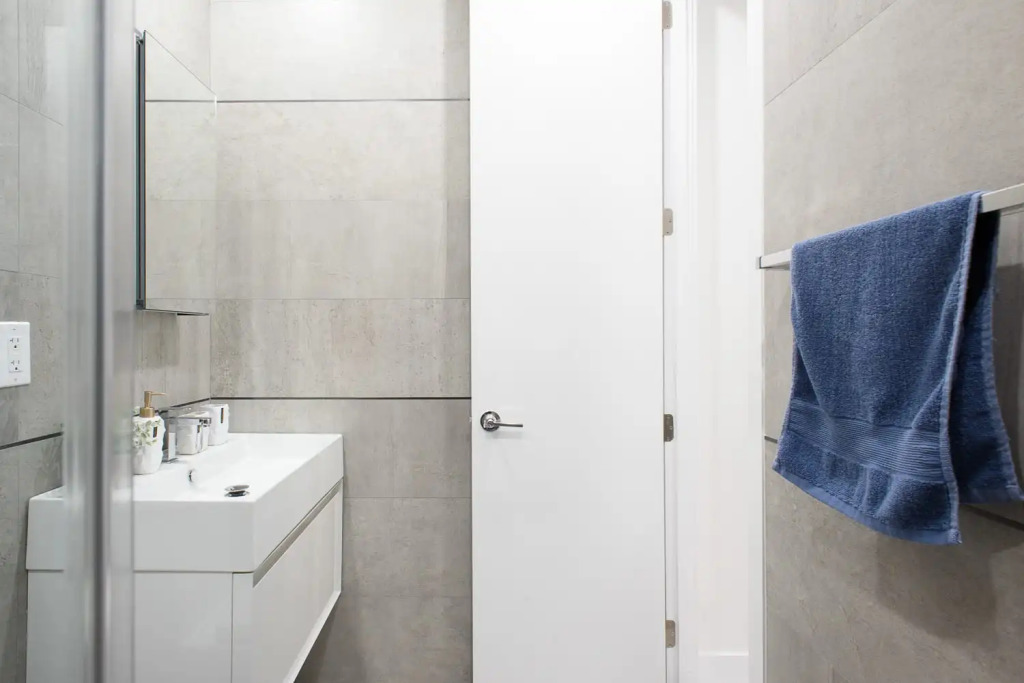 78-3b New Junior 1 BR Prime UES WD in Unit