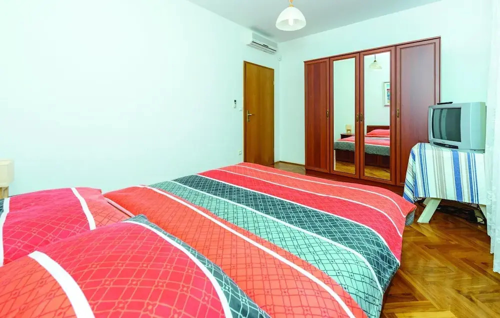 Villa Anka - Five-Bedroom Villa with Terrace and Swimming Pool