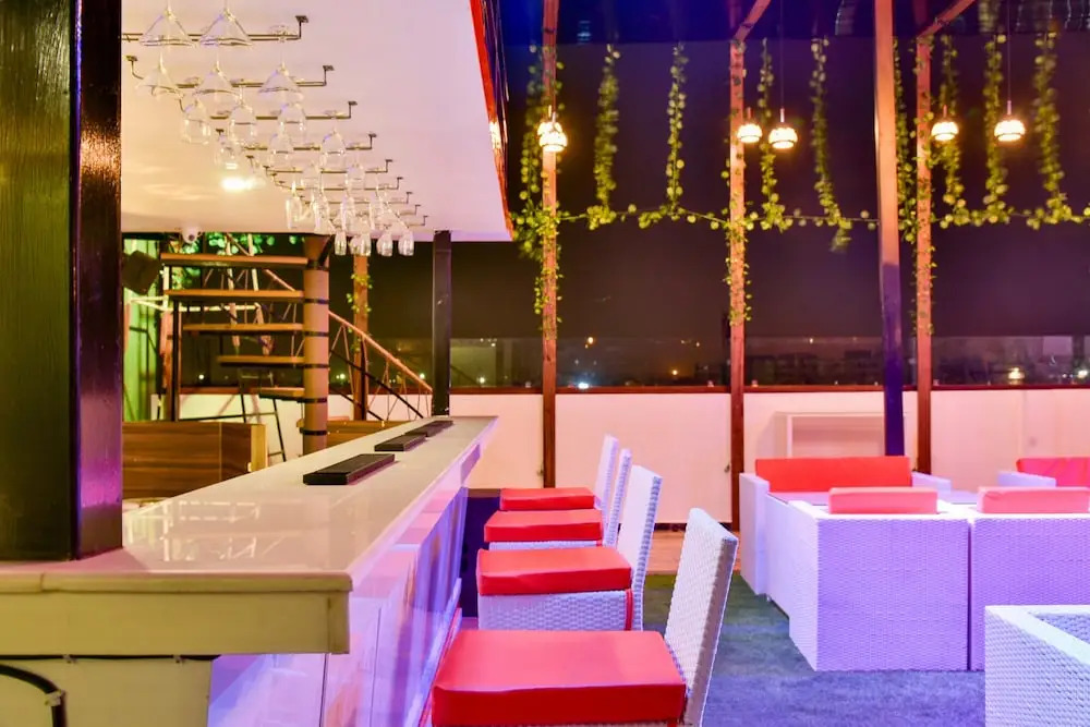 FabHotel SS Grandeur