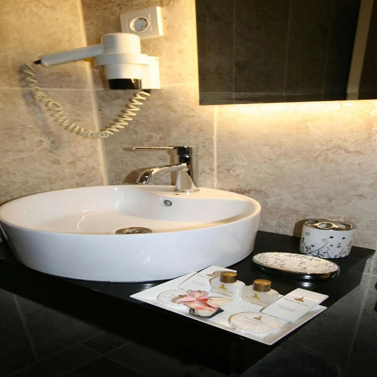 Maya Hotel
