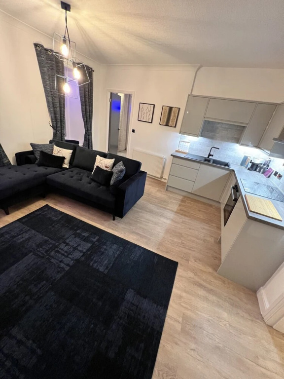 19B English Street Apartment