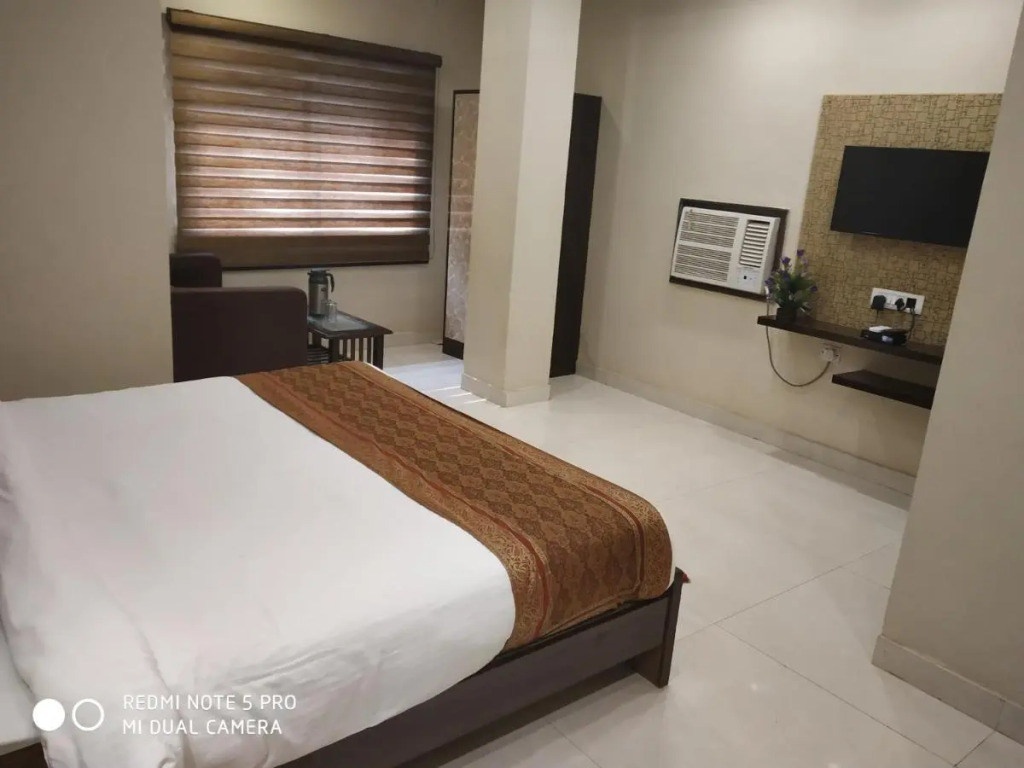 Hotel Aadesh Palace