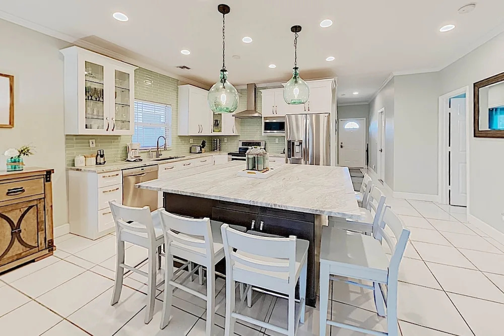 New Listing! Designer Beach W/ Bikes 3 Bedroom Home