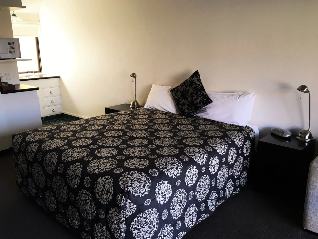 Cable Court Motel