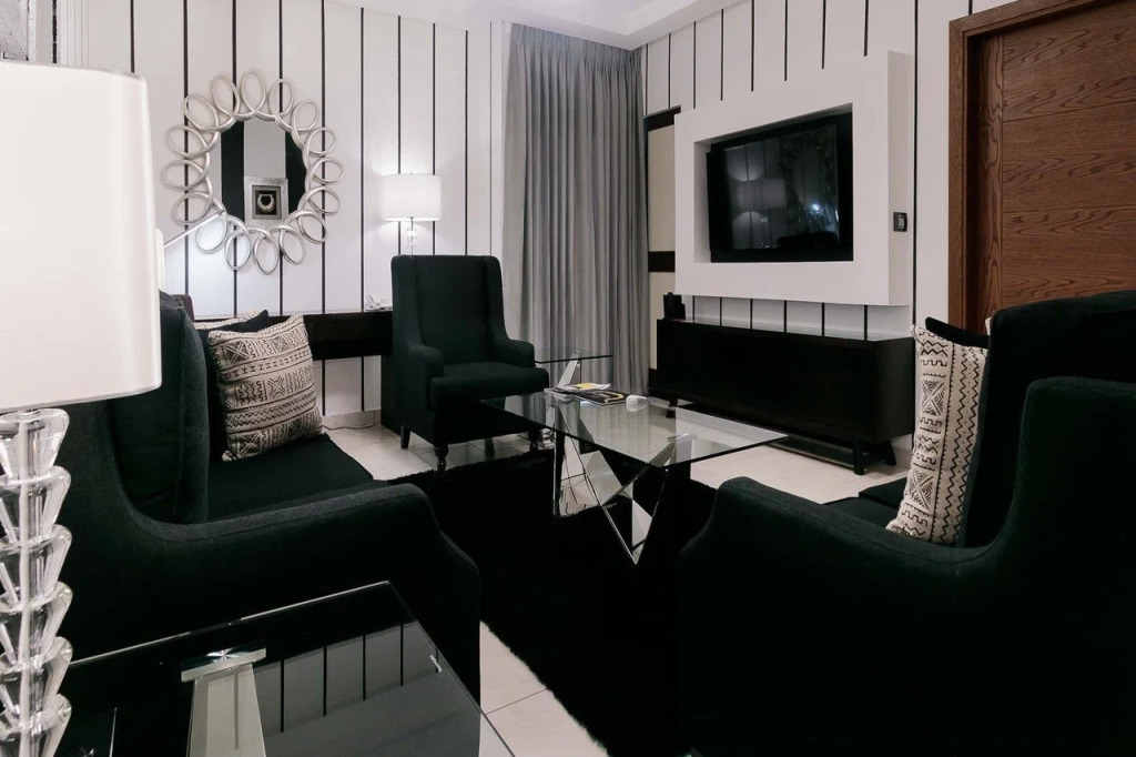 Oak Plaza Suites