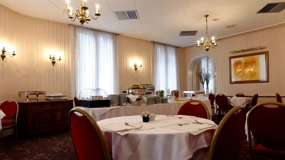 B4 Grand Hotel Lyon
