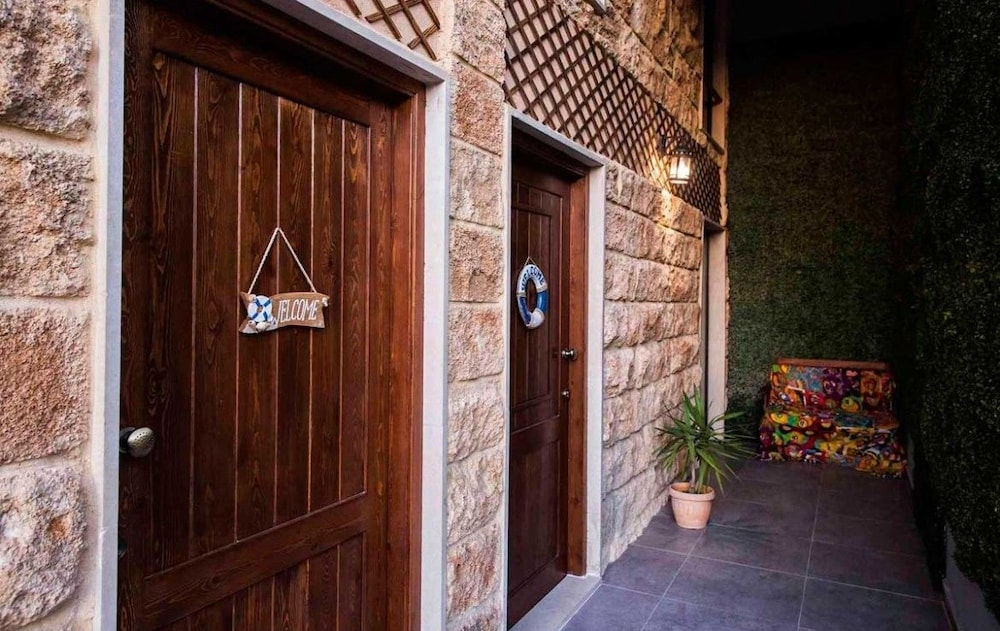 Old Town Guesthouses-Batroun